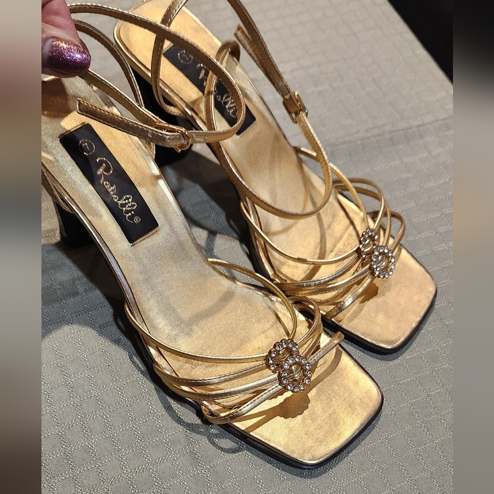 💥GOLD STRAPPY SANDALS